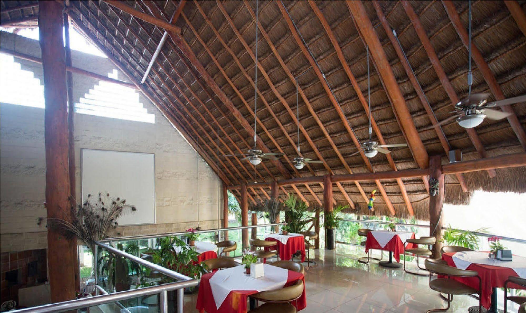 Hotel Plaza Caribe Cancun Exterior photo